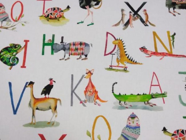 Dekorstoff für Kinder mit Buchstaben